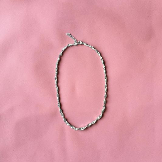 Elara Twisted Link Chain