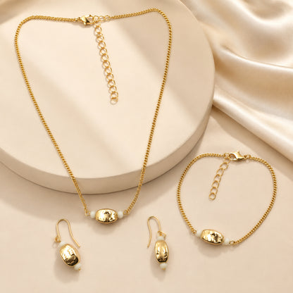 Gold plated jewellery set for women with adjustable necklace and bracelet