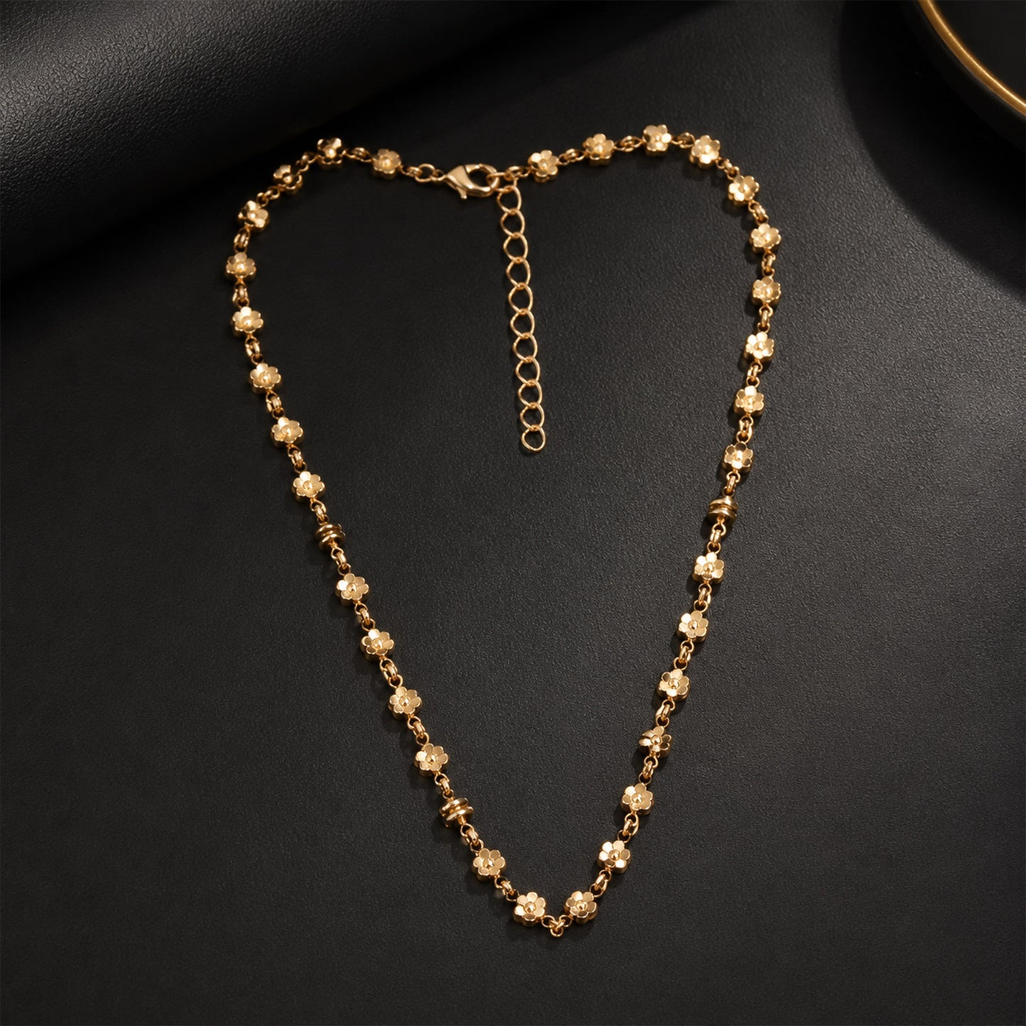 Stylish flower link necklace for women daily wear and party look