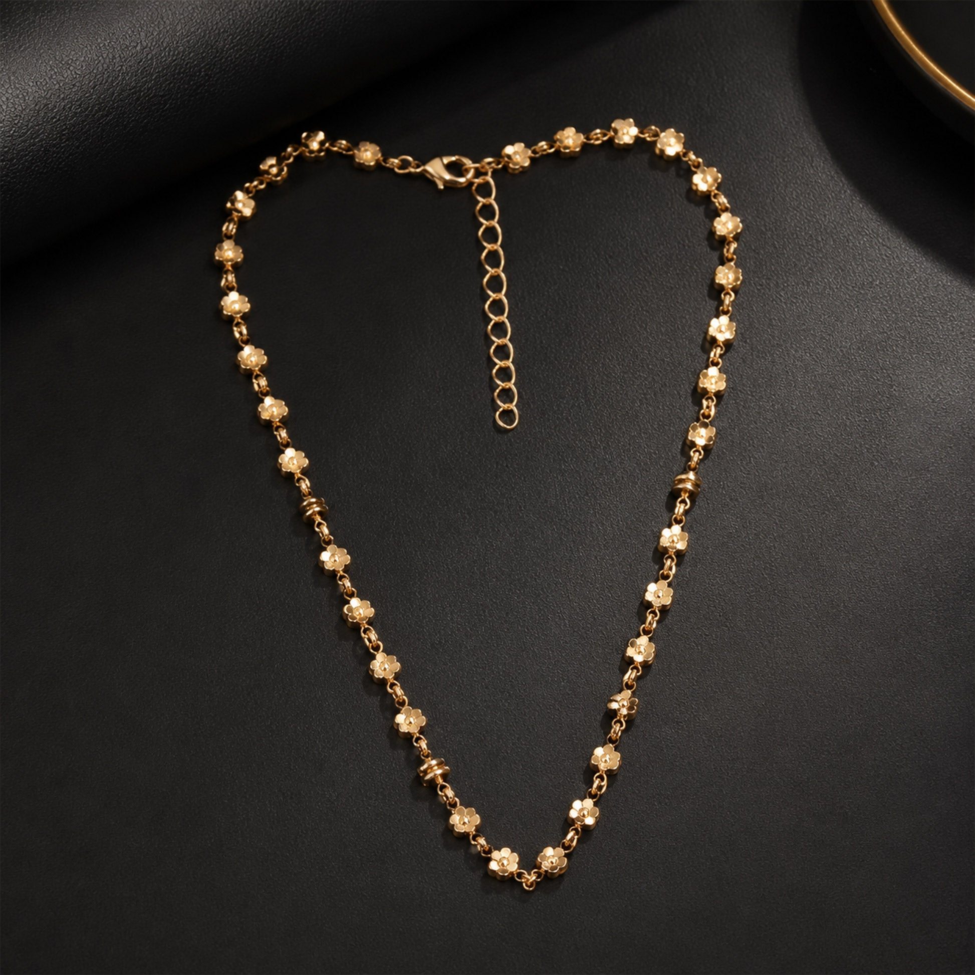Stylish flower link necklace for women daily wear and party look