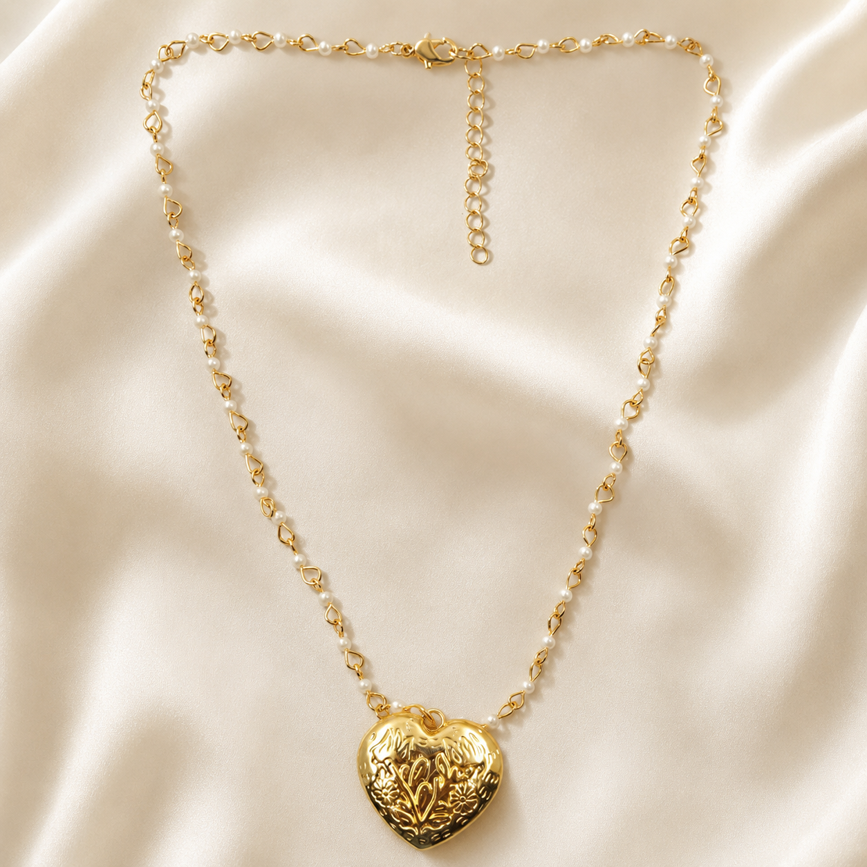 Masfaa Alloy Women Gold Engraved Heart Pendant Necklace