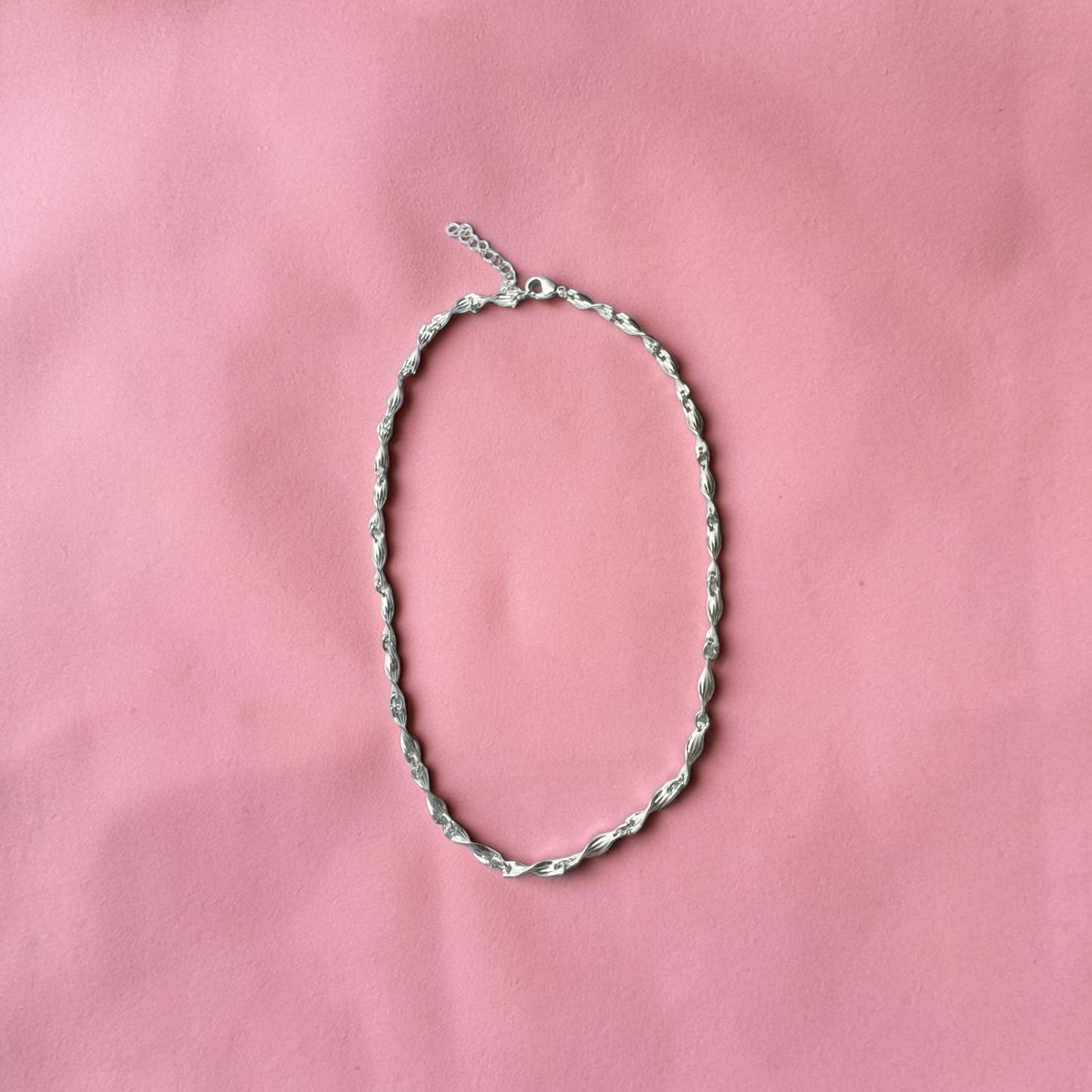 Elara Twisted Link Chain